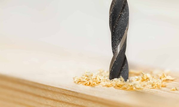 Comment enlever un foret coincé dans un mur ?