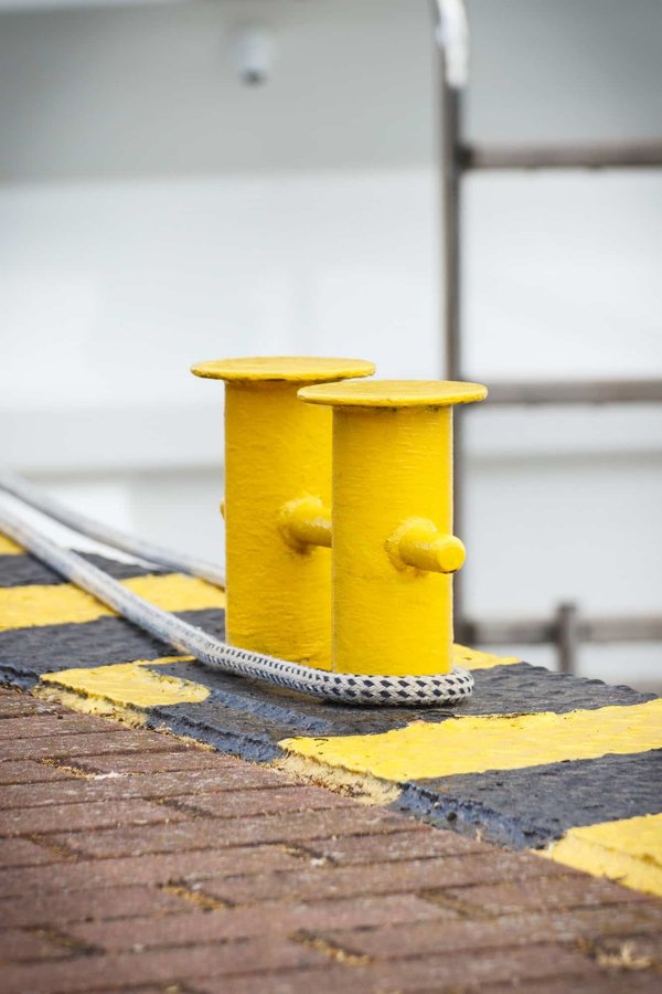 Optez pour des bornes escamotables manuelles pour une facilité d'usage