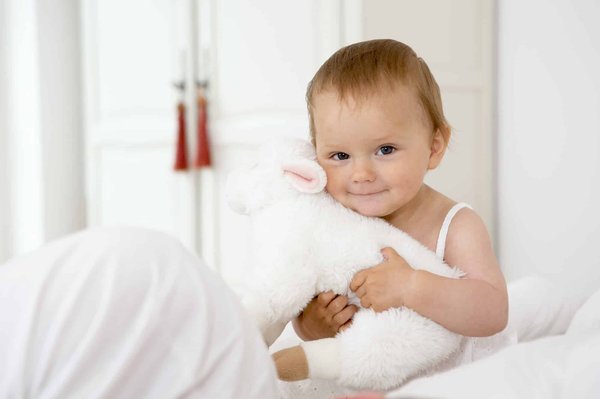 Les bébés ont-ils besoin de peluches ?