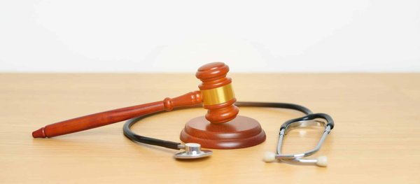 Comment un avocat professionnel de santé peut-il aider dans les litiges médicaux ?